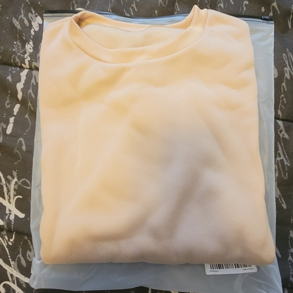Brand new sweatshirt Ladies XL peach color